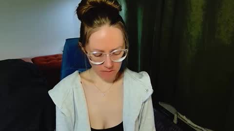 Snapshot of _goldilocks__ chatting on September 27, 7:24 am _goldilocks__ online show from September 27, 7:24 am