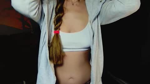 Snapshot of _goldilocks__ chatting on September 28, 6:46 pm _goldilocks__ online show from September 28, 6:46 pm