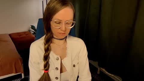 Snapshot of _goldilocks__ chatting on October 2, 8:43 am _goldilocks__ online show from October 2, 8:43 am