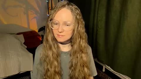 Snapshot of _goldilocks__ chatting on October 8, 4:48 pm _goldilocks__ online show from October 8, 4:48 pm