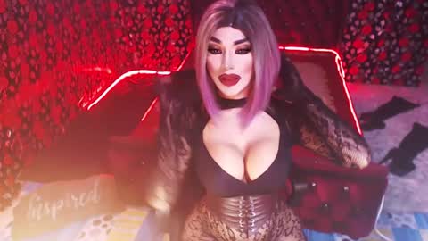 Snapshot of _hailyourqueenx chatting on December 4, 12:41 am GoDDess  Chloe online show from December 4, 12:41 am