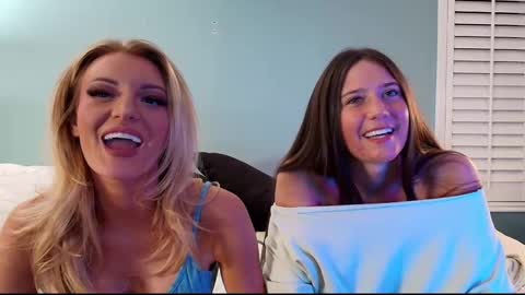 Snapshot of _hazelrey chatting on February 12, 4:54 am _hazelrey online show from February 12, 4:54 am