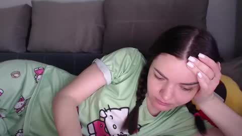 Snapshot of _hidden_frommymoom_ chatting on February 28, 7:09 am Criss4u online show from February 28, 7:09 am