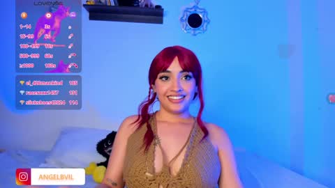 Snapshot of _hotpink chatting on December 3, 1:41 am Jenn online show from December 3, 1:41 am