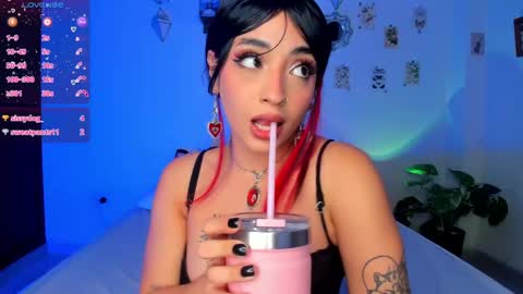 Snapshot of _hotpink chatting on February 27, 11:59 pm Jenn online show from February 27, 11:59 pm