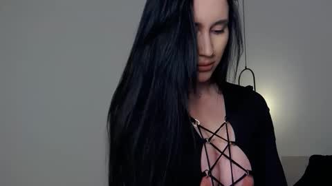 Snapshot of _iammary chatting on February 19, 6:00 pm Mary online show from February 19, 6:00 pm