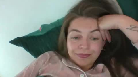 Isa online show from April 16, 2:29 pm