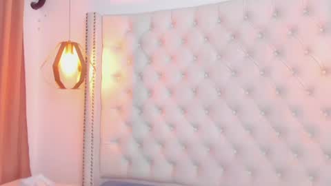 Snapshot of _isalittlestar_ chatting on July 7, 6:47 am ISABELLA online show from July 7, 6:47 am