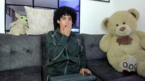 Snapshot of _jaay77 chatting on January 17, 1:04 am Jay online show from January 17, 1:04 am