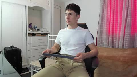 James online show from April 18, 7:58 pm