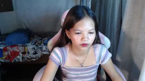 Snapshot of _jennn chatting on April 23, 5:15 pm Jen online show from April 23, 5:15 pm