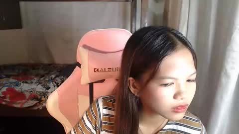 Snapshot of _jennn chatting on April 25, 7:00 pm Jen online show from April 25, 7:00 pm