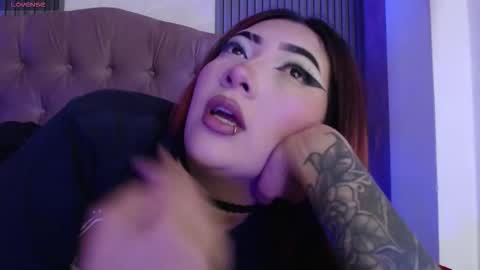 Mia online show from November 20, 5:56 pm