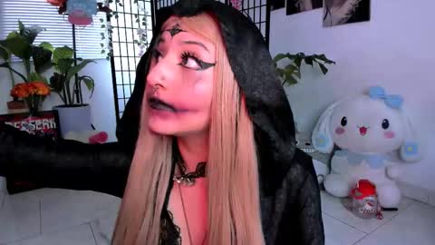 JULIANA online show from November 8, 5:34 pm