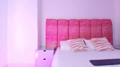 Kendall online show from December 5, 12:03 pm