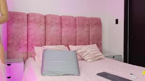 Kendall online show from January 6, 11:58 am