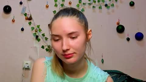 _kikiclark_ online show from February 15, 8:49 pm