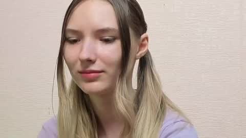 Snapshot of _kikiclark_ chatting on May 23, 8:13 pm _kikiclark_ online show from May 23, 8:13 pm
