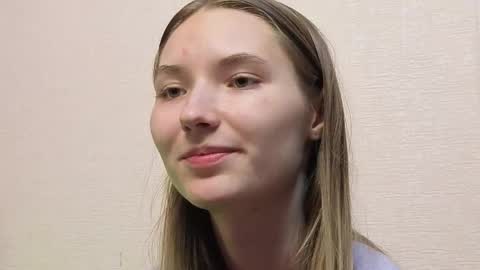 Snapshot of _kikiclark_ chatting on June 6, 1:00 am _kikiclark_ online show from June 6, 1:00 am