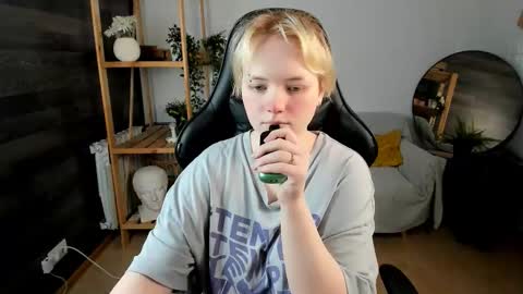 Li online show from October 8, 1:42 pm