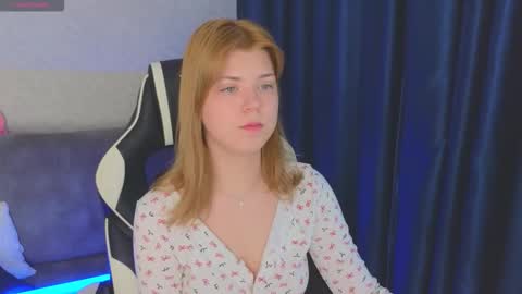 Molly   Emily online show from November 9, 6:23 am