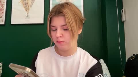 Molly   Emily online show from March 21, 11:04 am