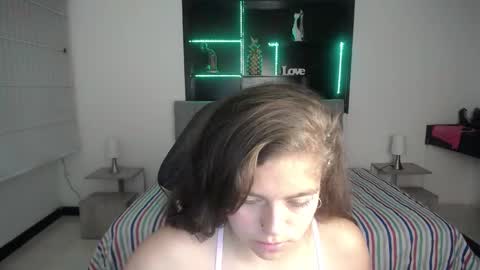 Snapshot of _kitten_1 chatting on January 4, 3:17 pm _kitten_1 online show from January 4, 3:17 pm