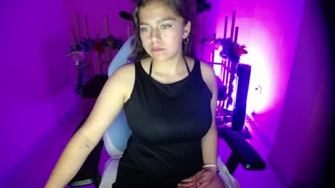 Snapshot of _kitten_1 chatting on January 6, 9:32 pm _kitten_1 online show from January 6, 9:32 pm