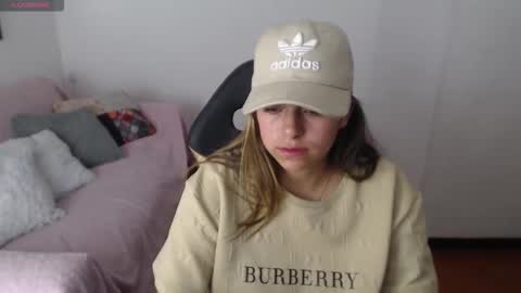 Snapshot of _kitten_1 chatting on December 20, 11:23 pm _kitten_1 online show from December 20, 11:23 pm