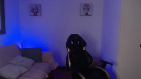 Snapshot of _kitten_1 chatting on December 22, 2:08 am _kitten_1 online show from December 22, 2:08 am