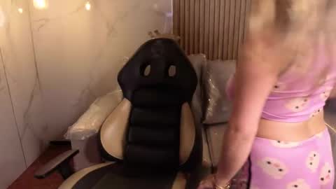 Snapshot of _kitten_1 chatting on January 11, 6:02 pm _kitten_1 online show from January 11, 6:02 pm