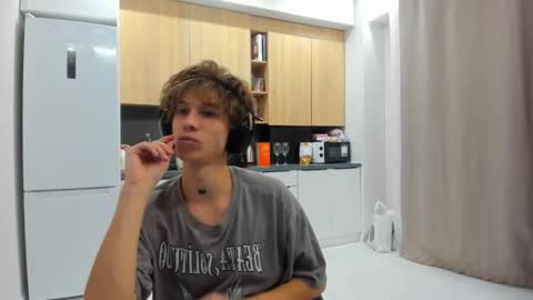 Snapshot of _kurt chatting on October 14, 12:44 am Kurt online show from October 14, 12:44 am