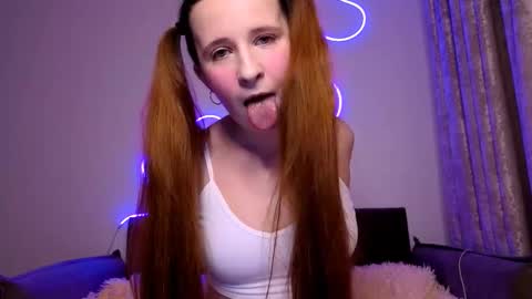 _kylle_ online show from November 29, 8:45 pm