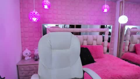 Snapshot of _laaura_ chatting on July 1, 1:13 pm Laura online show from July 1, 1:13 pm