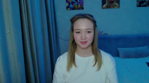 _lalune_ online show from December 29, 3:11 am