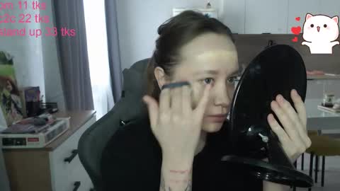 _lalune_ online show from February 1, 10:47 am