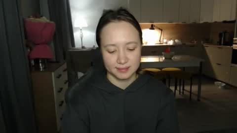 _lalune_ online show from February 18, 2:46 pm