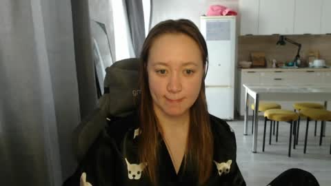 _lalune_ online show from March 19, 6:39 am