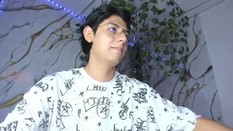 Snapshot of _latinsexy chatting on June 6, 5:39 pm _latinsexy online show from June 6, 5:39 pm