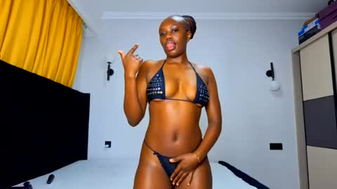 Snapshot of _latoyah chatting on July 9, 2:48 am _latoyah online show from July 9, 2:48 am