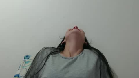 Snapshot of _laureneyes chatting on December 12, 5:10 am Lauren 3 online show from December 12, 5:10 am