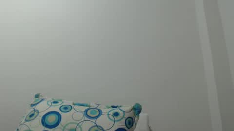 Snapshot of _laureneyes chatting on December 15, 6:29 am Lauren 3 online show from December 15, 6:29 am