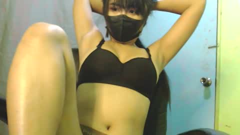 Snapshot of _lilies_gigi_ chatting on February 22, 11:36 pm _lilies_gigi_ online show from February 22, 11:36 pm