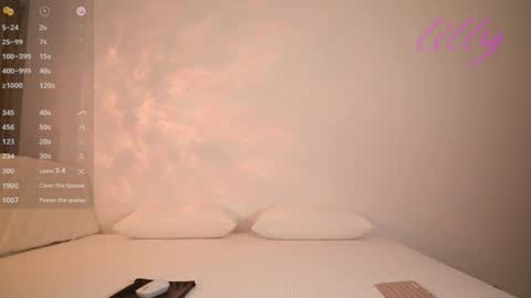 _lillilly_ online show from May 6, 3:57 am