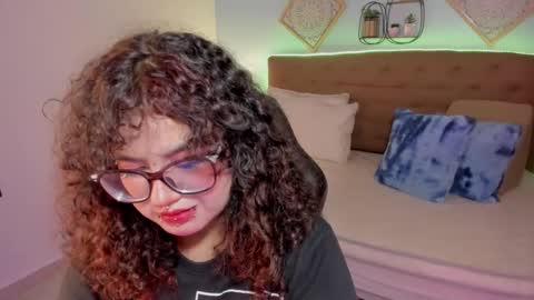 Liily online show from November 19, 7:03 pm