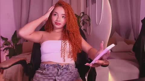 Snapshot of _lindapink_ chatting on February 17, 1:35 am linda online show from February 17, 1:35 am