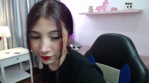   linrose   online show from March 12, 8:26 pm