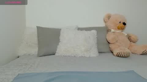 Snapshot of _little_misss chatting on January 15, 2:02 pm Mila online show from January 15, 2:02 pm