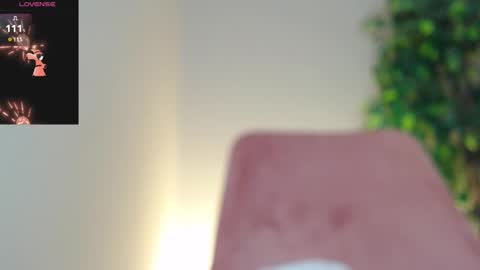 Snapshot of _little_misss chatting on January 18, 4:42 pm Mila online show from January 18, 4:42 pm