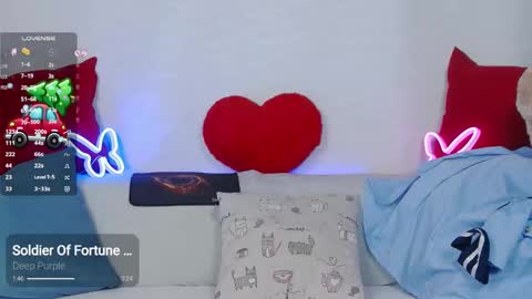 Snapshot of _lorik chatting on January 14, 12:43 am   online show from January 14, 12:43 am